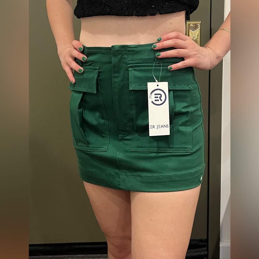 Cargo skirt in green